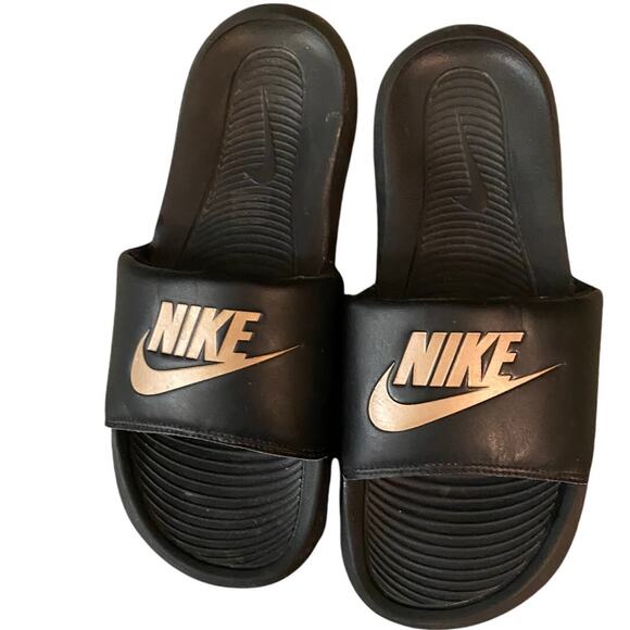 Nike Benassi Black and Gold Slides Size 8 Pre-Owned - Picture 3 of 4